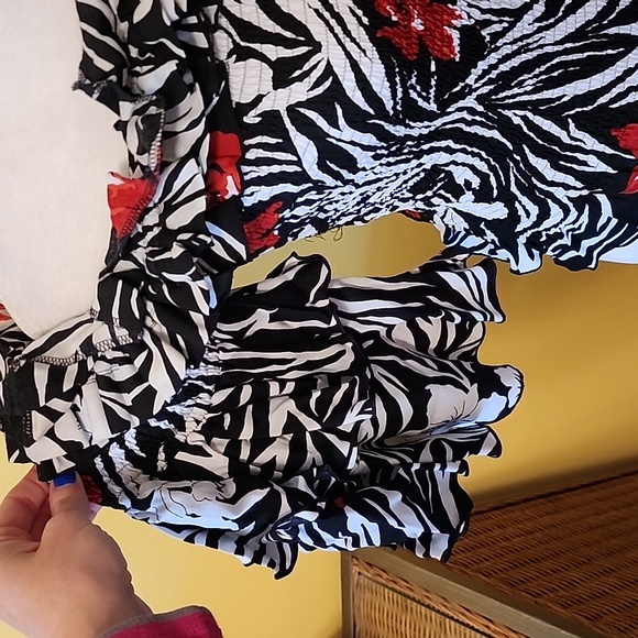 Women's off the shoulder top - Picture 2 of 2